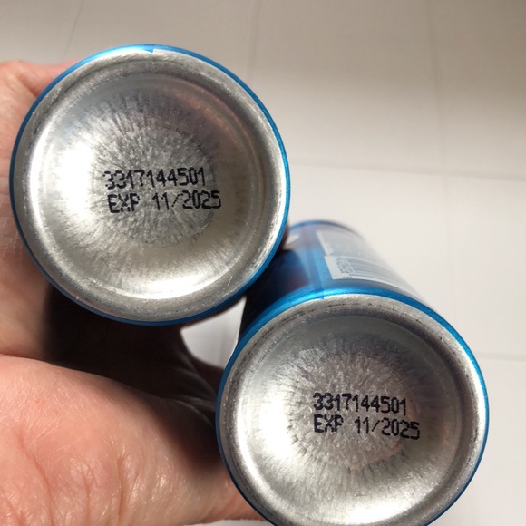 GILLETTE Dry Shield Dry Spray Antiperspirant Anti White Mark Set of Two (2)! - Picture 4 of 4